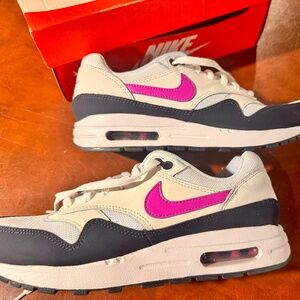 Nike Air Max 1 BG Youth Boys Size 7 WHITE/FUCHSIA DREAM